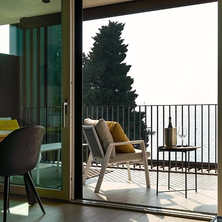 Salvatorehomes - Luxurious Dreamview Waterfront Apartment In Torri Del Benaco With Pool - Casa Azura - A 5 Star Luxury Collection At Lake Garda 외부 사진