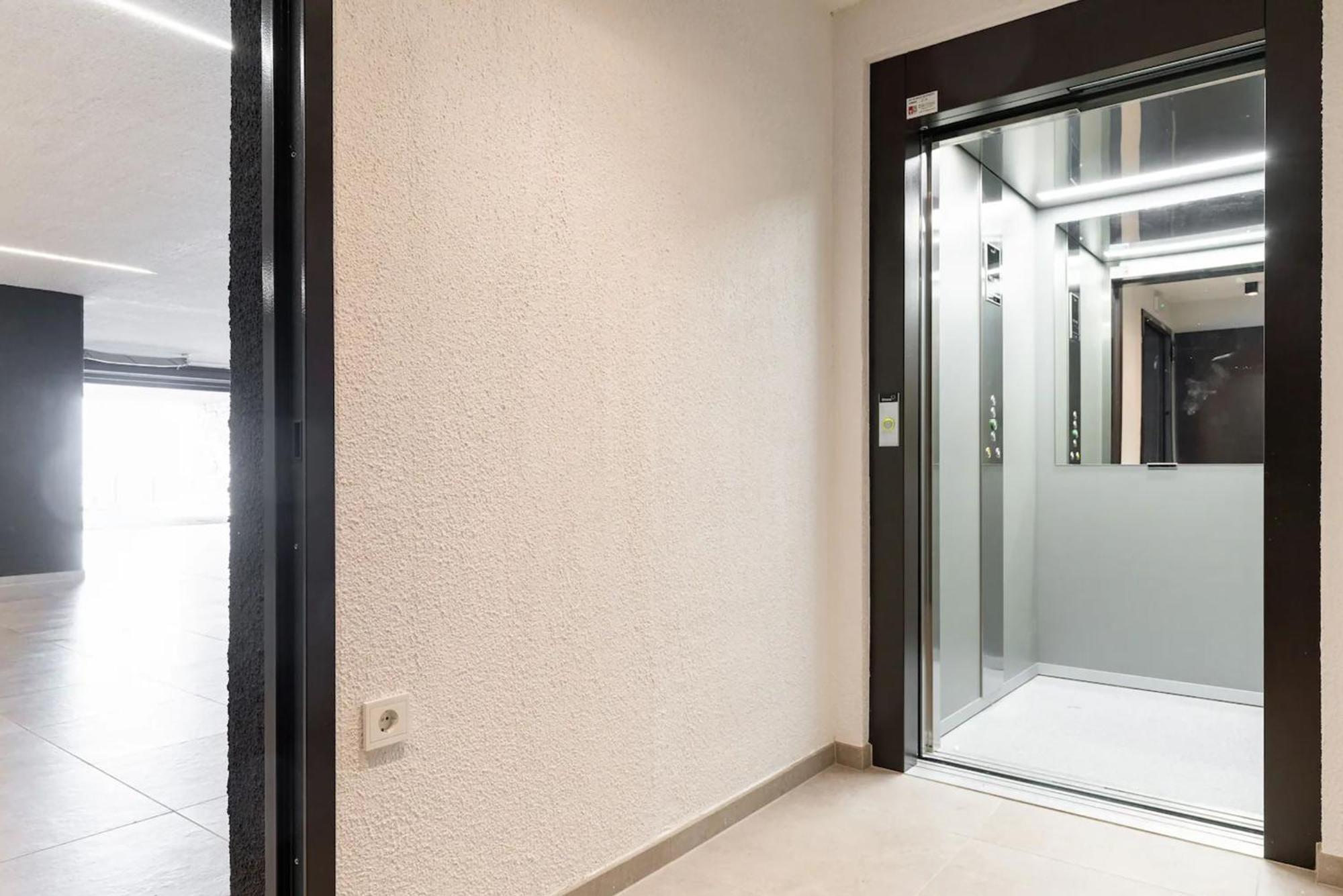 Salvatorehomes - Luxurious Dreamview Waterfront Apartment In Torri Del Benaco With Pool - Casa Azura - A 5 Star Luxury Collection At Lake Garda 외부 사진