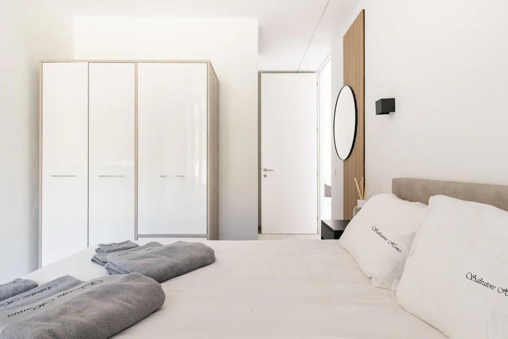 Salvatorehomes - Luxurious Dreamview Waterfront Apartment In Torri Del Benaco With Pool - Casa Azura - A 5 Star Luxury Collection At Lake Garda 외부 사진