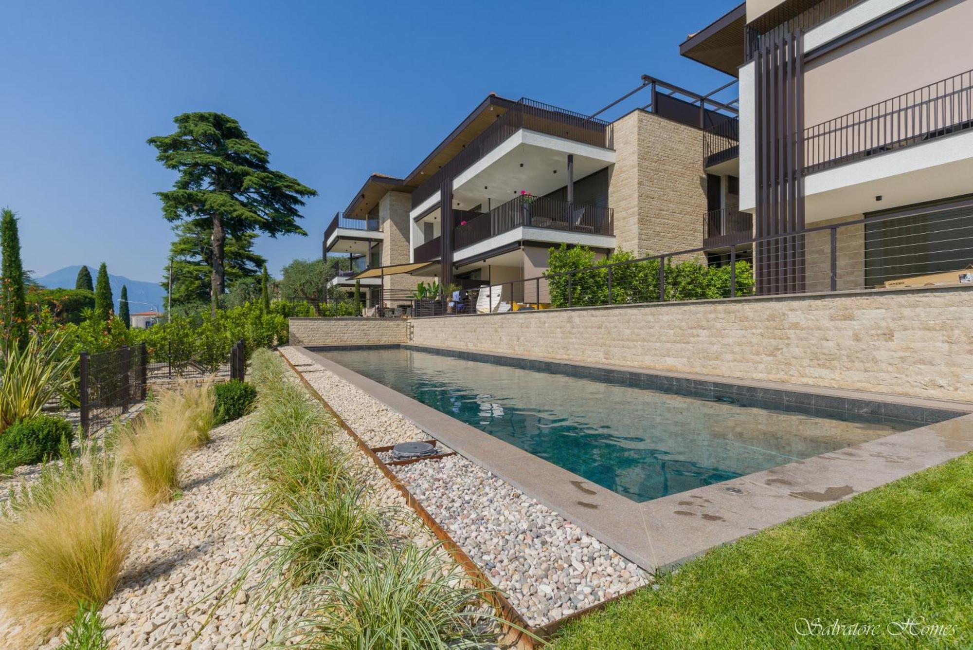 Salvatorehomes - Luxurious Dreamview Waterfront Apartment In Torri Del Benaco With Pool - Casa Azura - A 5 Star Luxury Collection At Lake Garda 외부 사진