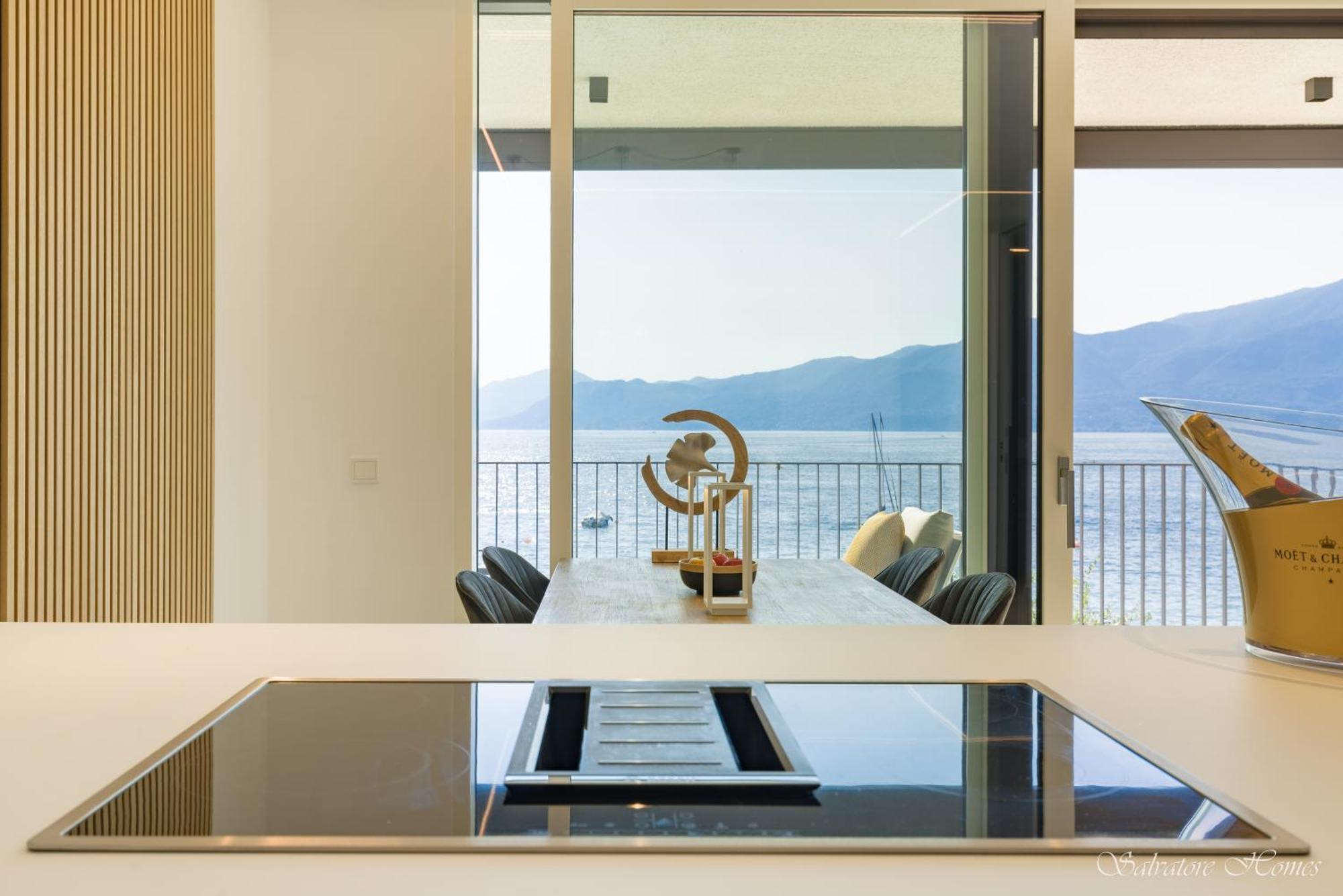 Salvatorehomes - Luxurious Dreamview Waterfront Apartment In Torri Del Benaco With Pool - Casa Azura - A 5 Star Luxury Collection At Lake Garda 외부 사진