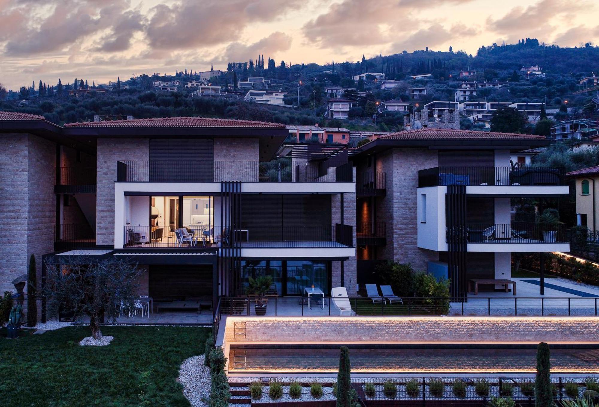 Salvatorehomes - Luxurious Dreamview Waterfront Apartment In Torri Del Benaco With Pool - Casa Azura - A 5 Star Luxury Collection At Lake Garda 외부 사진